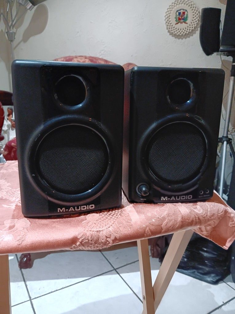 M-AUDIO MONITOR SPEAKER MODEL STUDIOPHILE AV30. SOUND GOOD...FOR STUDIO OR HOME