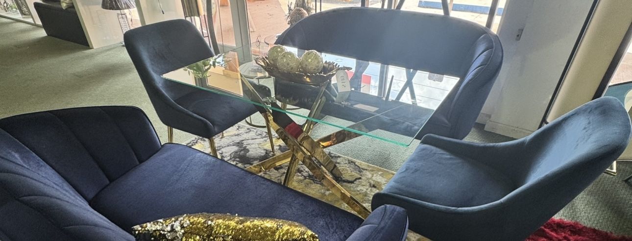 Dining Table in GOLD 💛💛💛💛