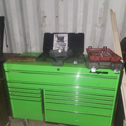 52" SNAP ON TOOL BOX. 