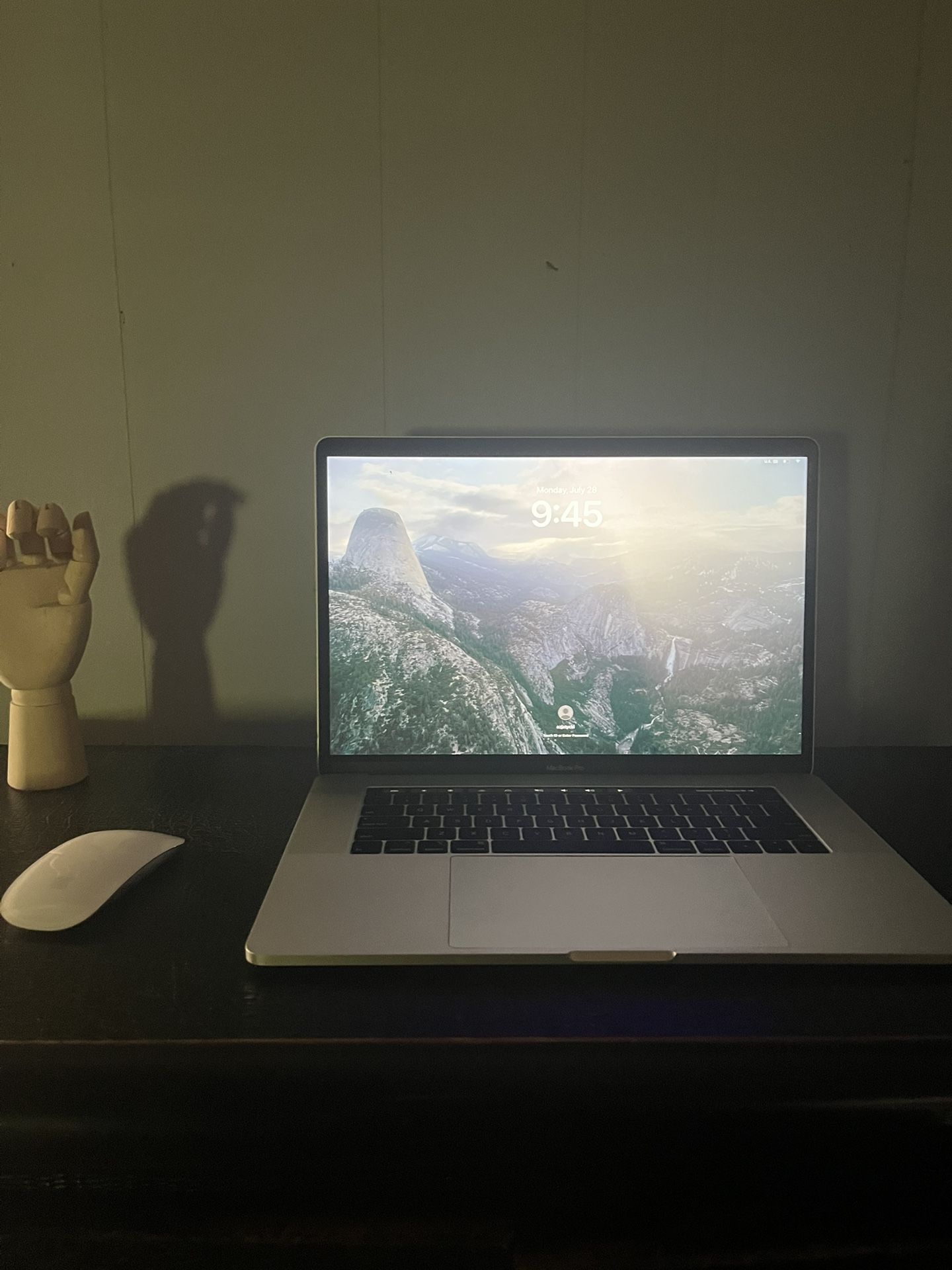 MACBOOK PRO 15 INCH