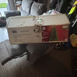 6.5ft Christmas Tree.