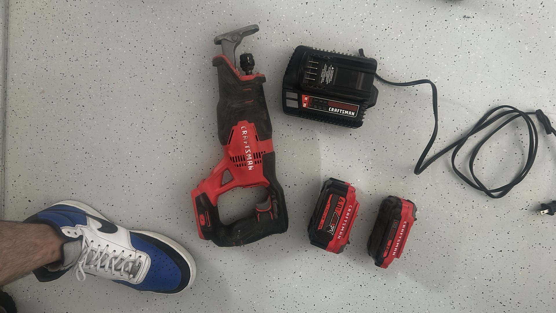 CRAFTSMAN V20* 2Ah Battery and Charger Starter Kit with CRAFTSMAN V20* Cordless Reciprocating Saw