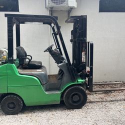 Mitsubishi FG18N Dual Fuel LPG Gas Forklift w/ Pneumatic Tires with side shift