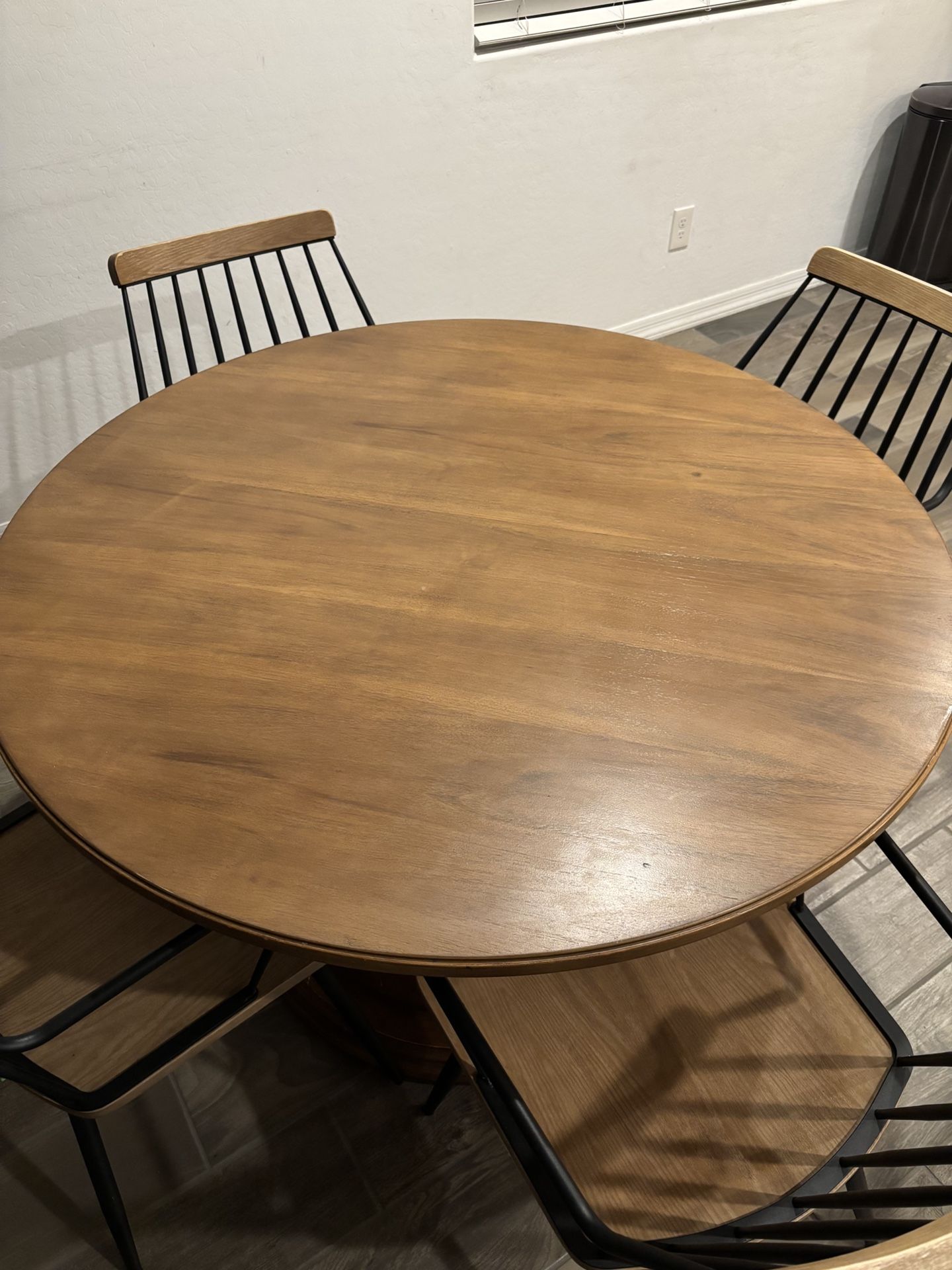 Kitchen Table + 4 Chairs