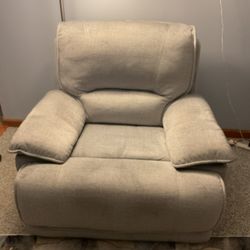 π₯ For Sale: Power Recliner β Excellent Condition! π₯