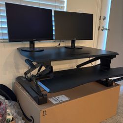 Adjusting Standing Desk With Monitors