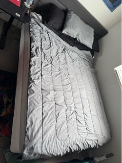 Queen Bed Set – Upholstered Platform Frame + 16” Hybrid Mattress – Excellent Condition
