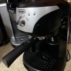  Delonghi NESPRESSO  Coffee Cappuccino Espresso Maker 
