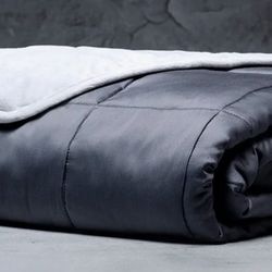 2 Left-Luxome Weighted Blankets (3)