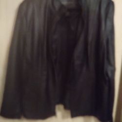 Women's Van Hausen 100% Leather nice condition hardly worn size XL color black zip  up no issues.. $60.00