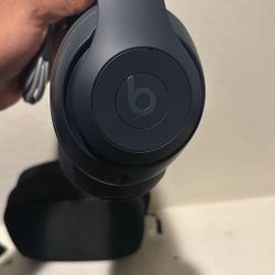 Beats Solo 4s 