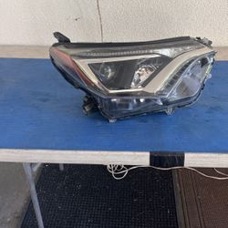 Toyota RAV4 2016-2018 Right Side Headlight