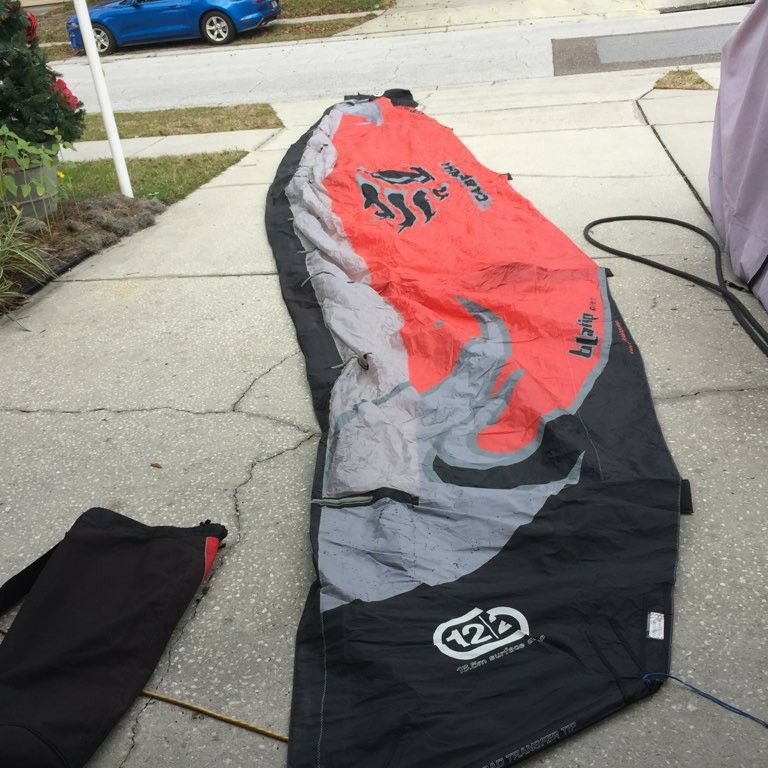 Cabrinha Black Tip Dart Windsurfer Kite 12/2 with bar, bag
