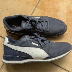 Pumas From Peru SIZE 10 MENS