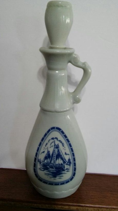 1963 vintage jim beam delft blue milk glass decanter Empty