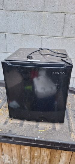 Insignia Mini Fridge 1.7 Cu. Ft.