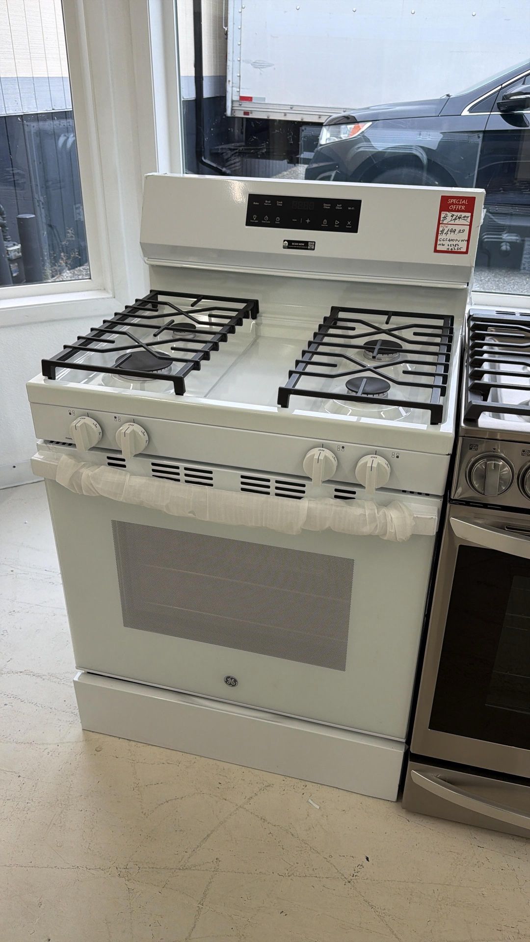 💥Great Deal💥 30 in. 4-Burners Smart Free-Standing Gas Range in White