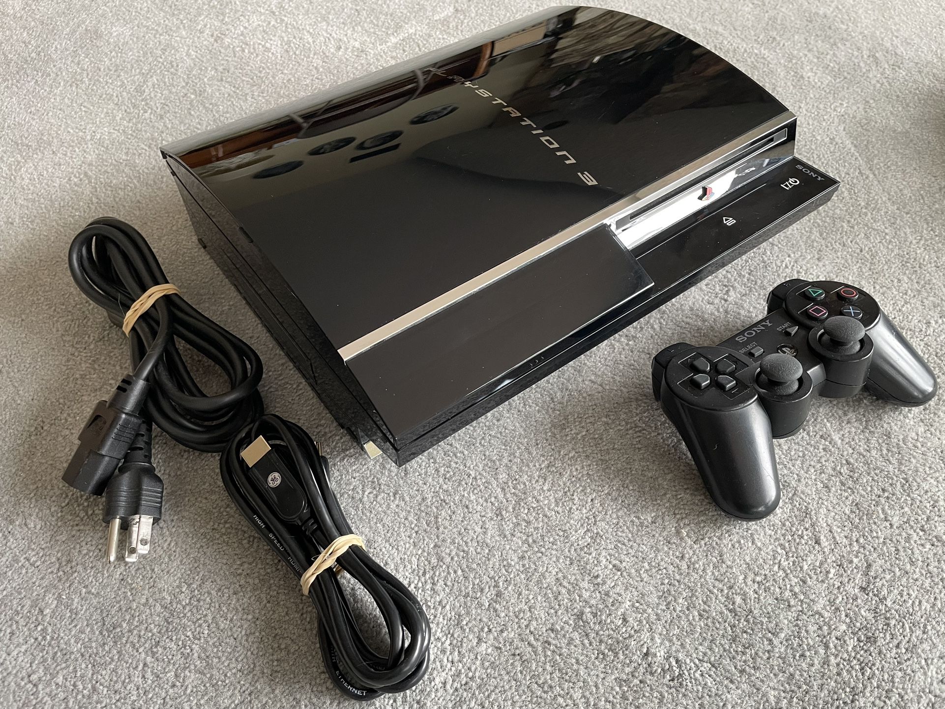 80 GB PlayStation 3 CECHE01 ***plays PS2 disks***