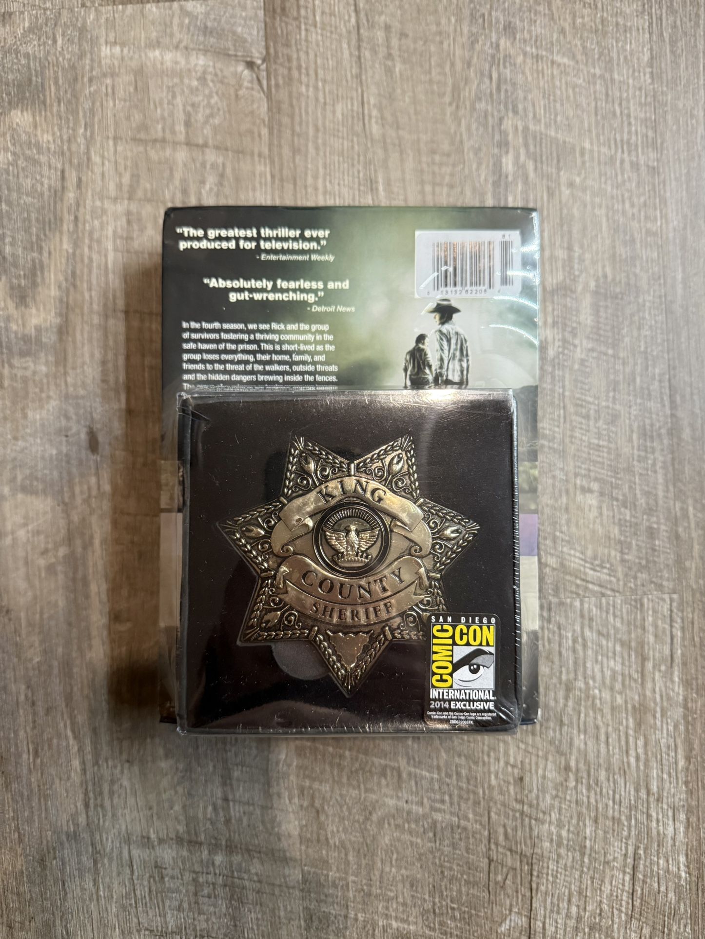 In Hand, Brand New, Never Opened 2014 - AMC - The Walking Dead Complete 4th Season - Blu Ray with Prison Key and Sheriff Badge Replica - SDCC Exclusiv