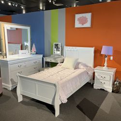 White Twin 4PC Bedroom Set 