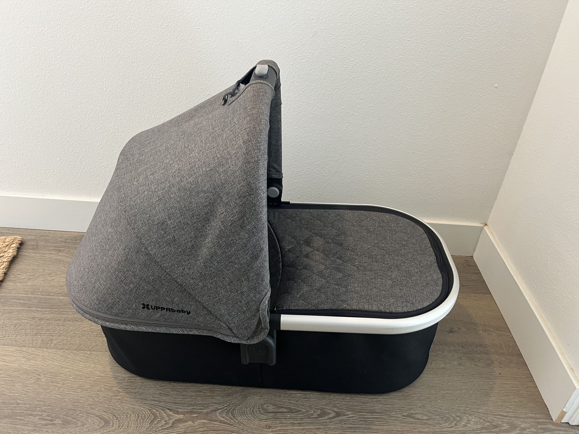 Uppababy Bassinet, Like New
