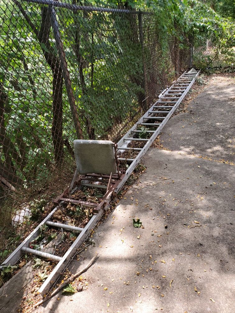 24ft Aluminum Ladder Deer Stand