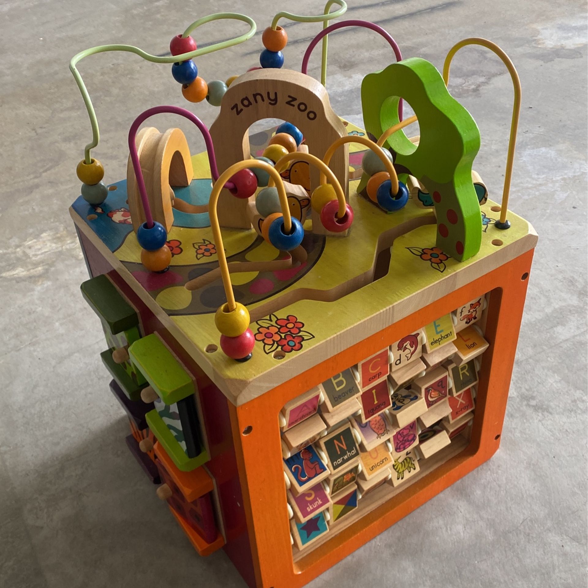 Target Zany Zoo -Activity Cube