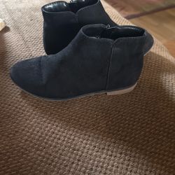 Girls Cat And Jack Low Cut Boots Size 2