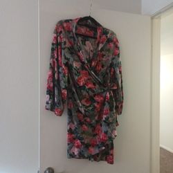 Tahari  bath  roob  size S