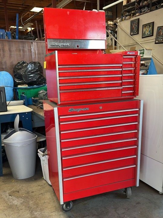 Snap-On Tool Cabinet on Wheels with Top Box & Key Excellent Condition
