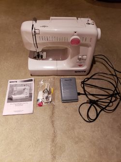 White Sewing Machine Model W480 Quick Style Plus w Cricut Travel Tote Xposted