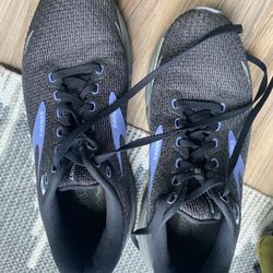 Size 9  Brooks running shoes