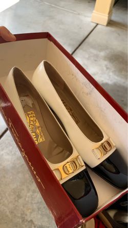 NEW Ferragamo flats size 5.5