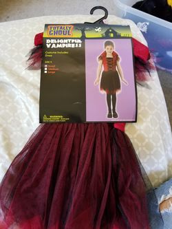 Brand new girl's Halloween costume "delightful vampire"