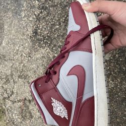 Jordan 1 Mid Cherrywood Red 