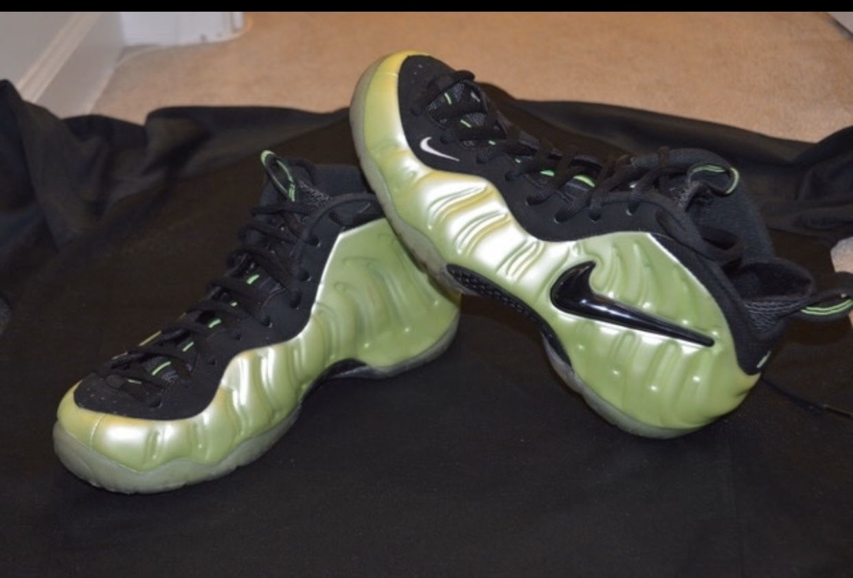 Nike foamposite for sale!!!!! Original box is slightly damage from move