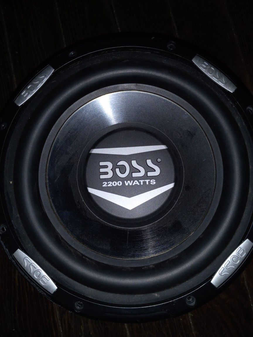 2200 Watt Boss 10 Inch Subwoofer!! U See What U Get Extremely Loud. Asking 40 Bucks Located In Hamilton 
