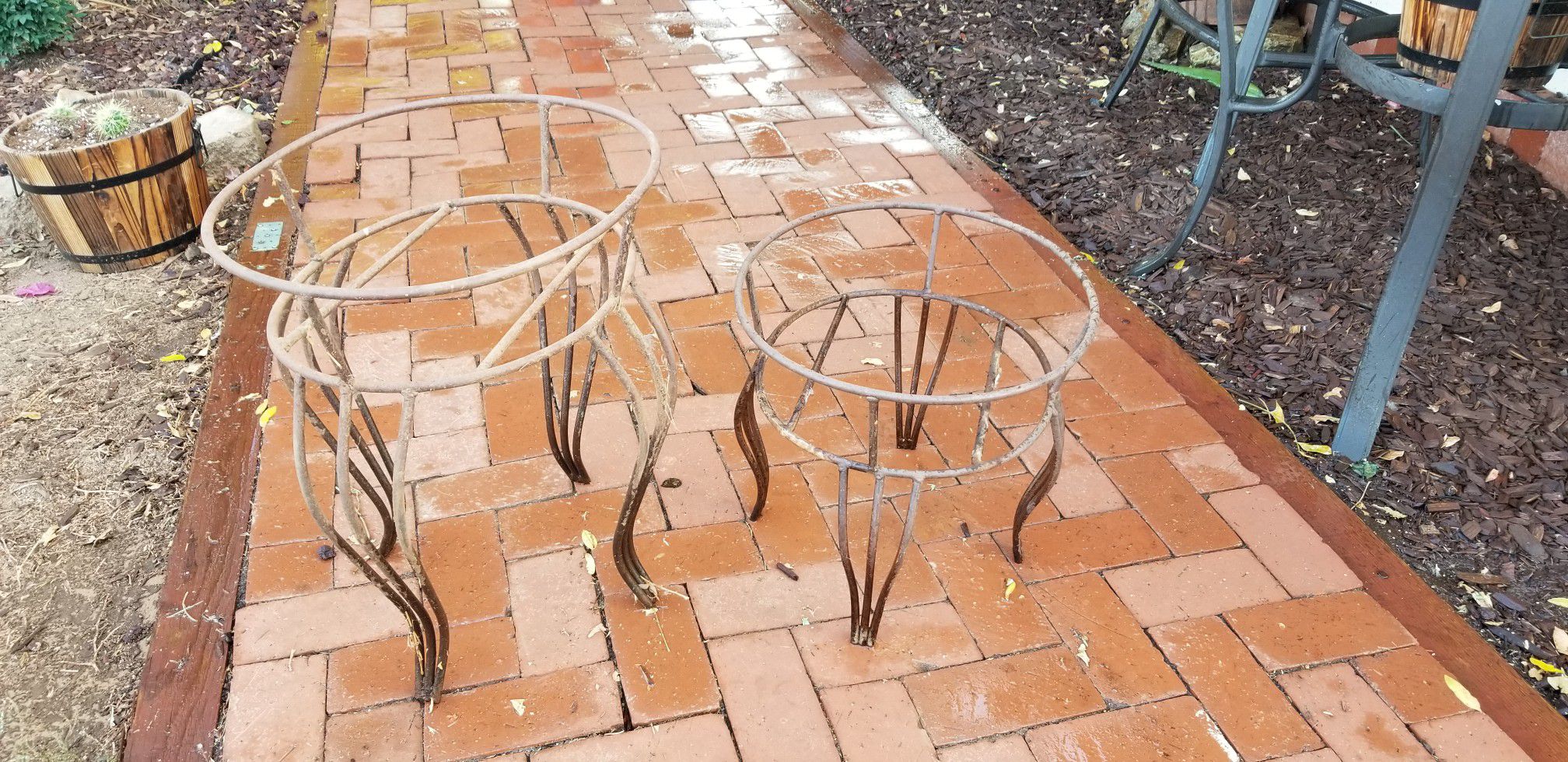Free iron plant stands