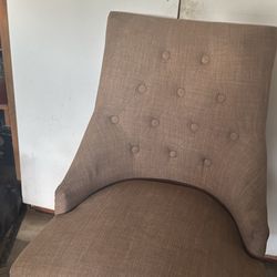 Fabric Tufted Chair 