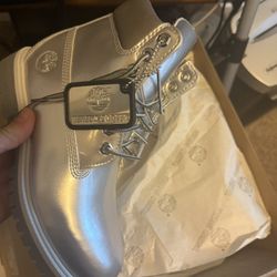 Veneda Carter Waterproof Timberland Boots (Size 6.5M)