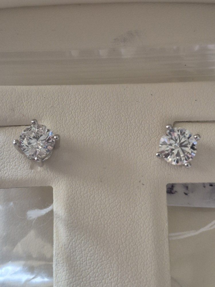 1.00 Ctw Diamonds 💎 Earrings 2