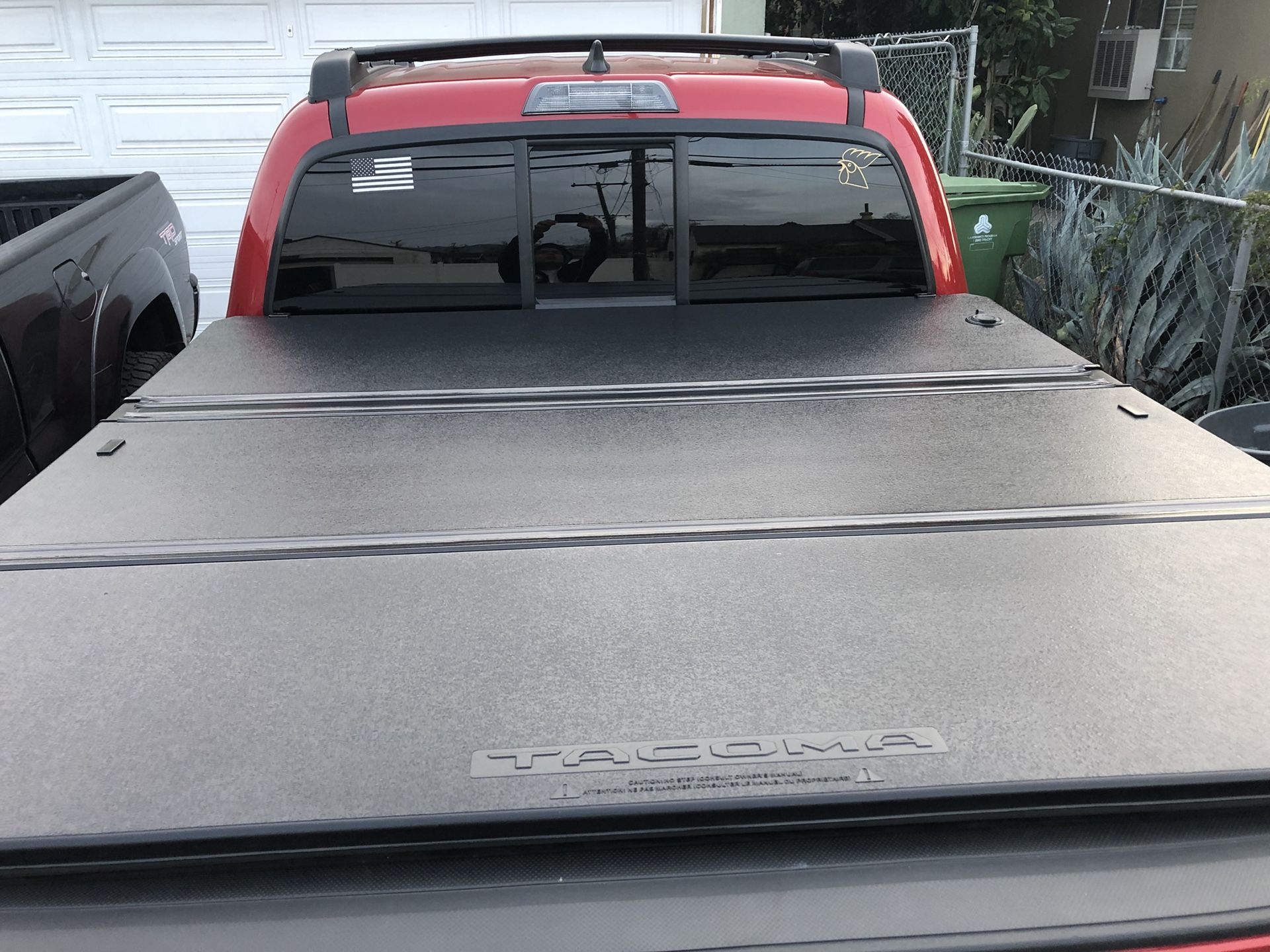 Toyota Tacoma tonneau cover for Sale in Los Angeles, CA - OfferUp