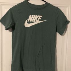 Nike shirt boys size Large 