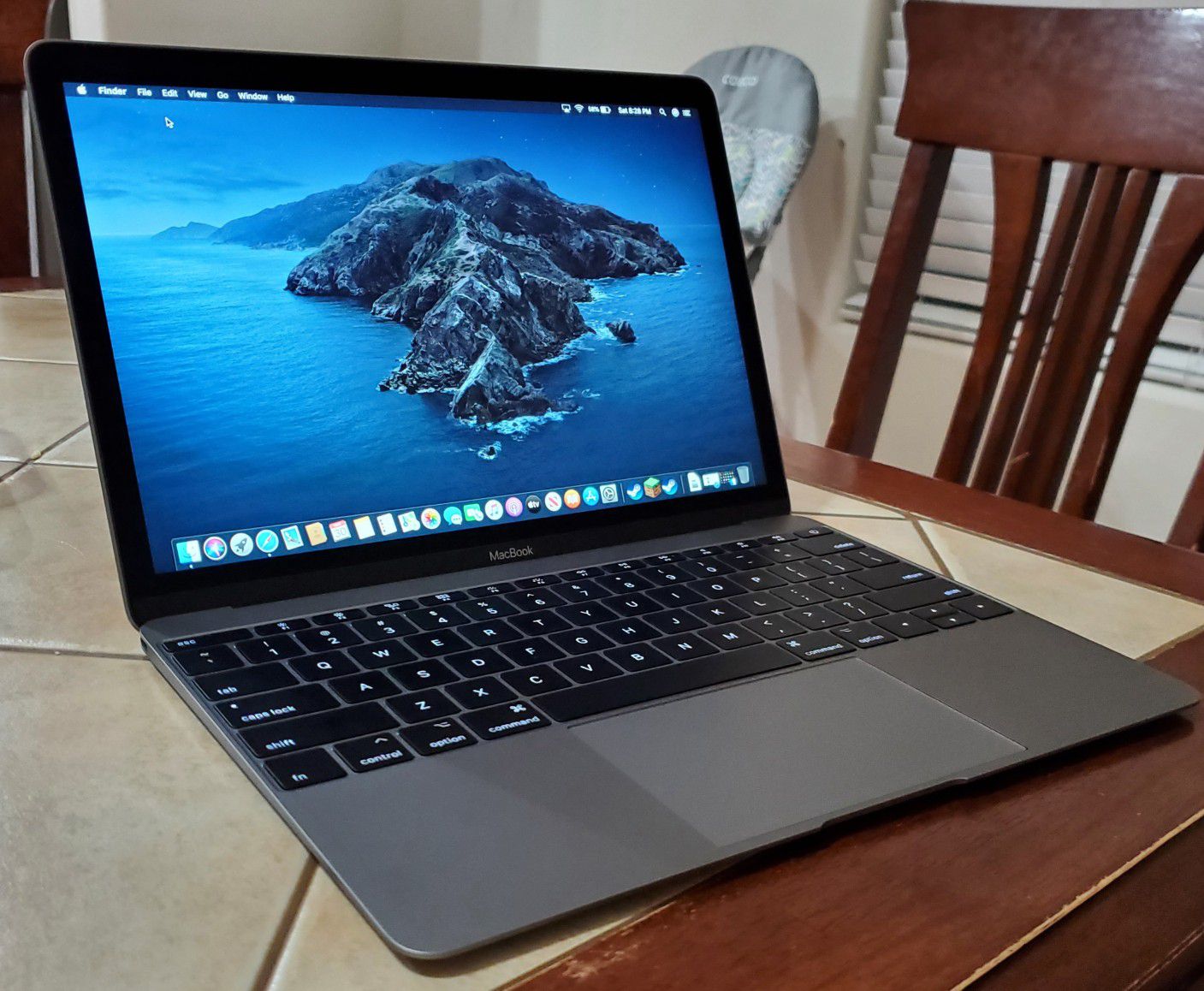 Apple MacBook (Retina, 12-inch, Mid 2017) 1.2 GHz, m3, 8GB ram, 256GB ssd