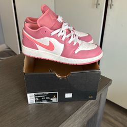 Jordan 1 Low Size 6 Youth= 7.5 Women’s 