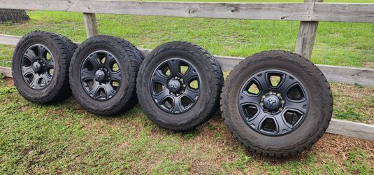 Ram 2500 wheels rims tires toyo 35 12.50 20 with spacers