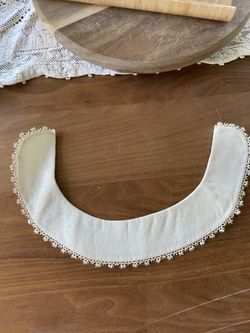 Vintage White Collar With Lace Edge