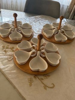 Ceramic divided snake plates and cups.