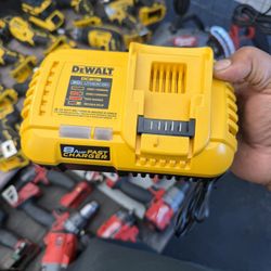 DEWALT 20V MAX / 60V MAX FLEXVOLT Lithium-Ion Fan Cooled Fast Battery Charger