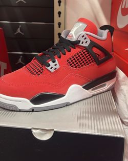 Toro bravos Jordan 4s